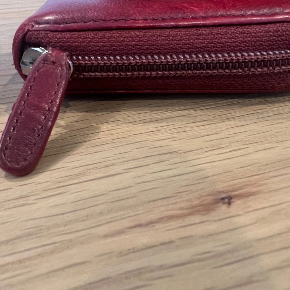 AUTHENTIC CHANEL red calfskin/lamb skin leather zip around wallet. - Picture 4 of 10